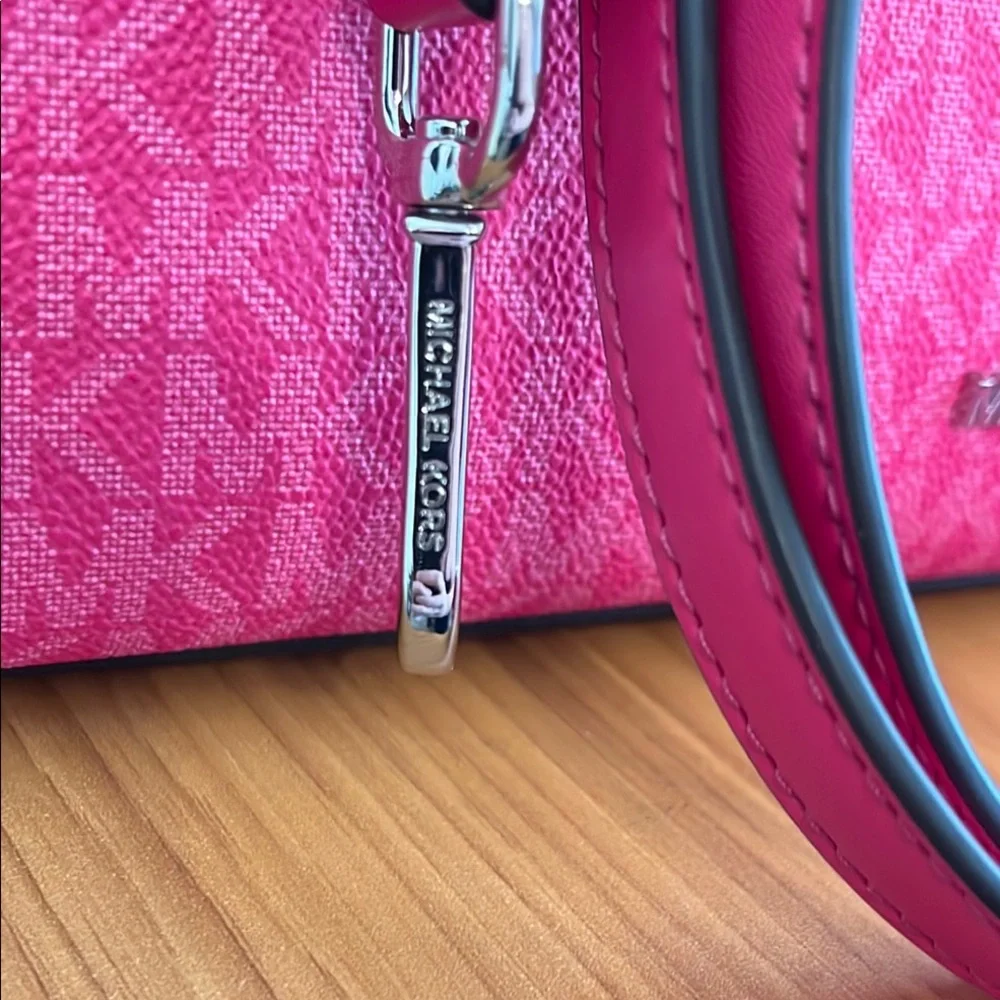 Michael Kors Dragonfruit MD Satchel NWT - Picture 5 of 16